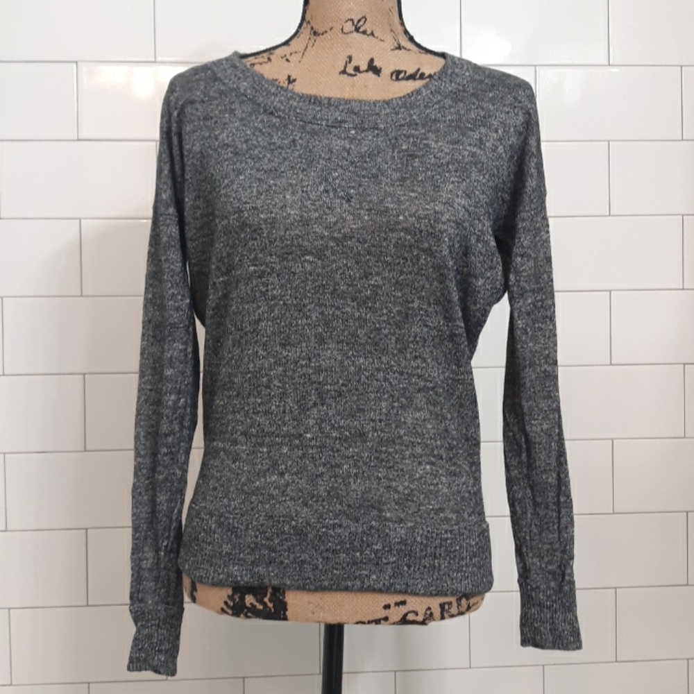 Wallace round neck heather gray sweater size small